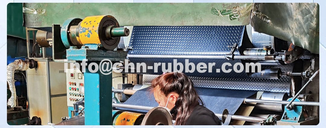 Diamond plate rubber mat roll 